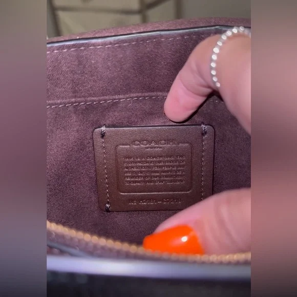 Discontinued Coach Tammie shoulder bag, great condition only used maybe twice. - Picture 4 of 4